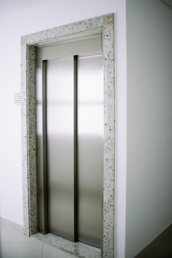 Le Premier 103 Apartment Убатуба Екстериор снимка